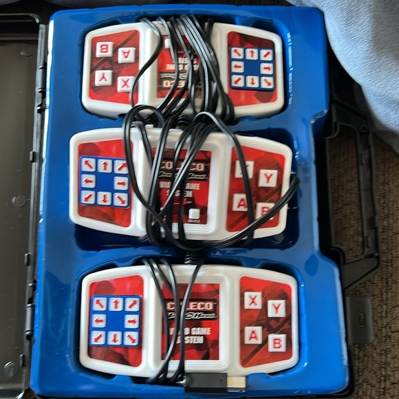 Head to Head Video Game System - Black - Picture 4 of 11